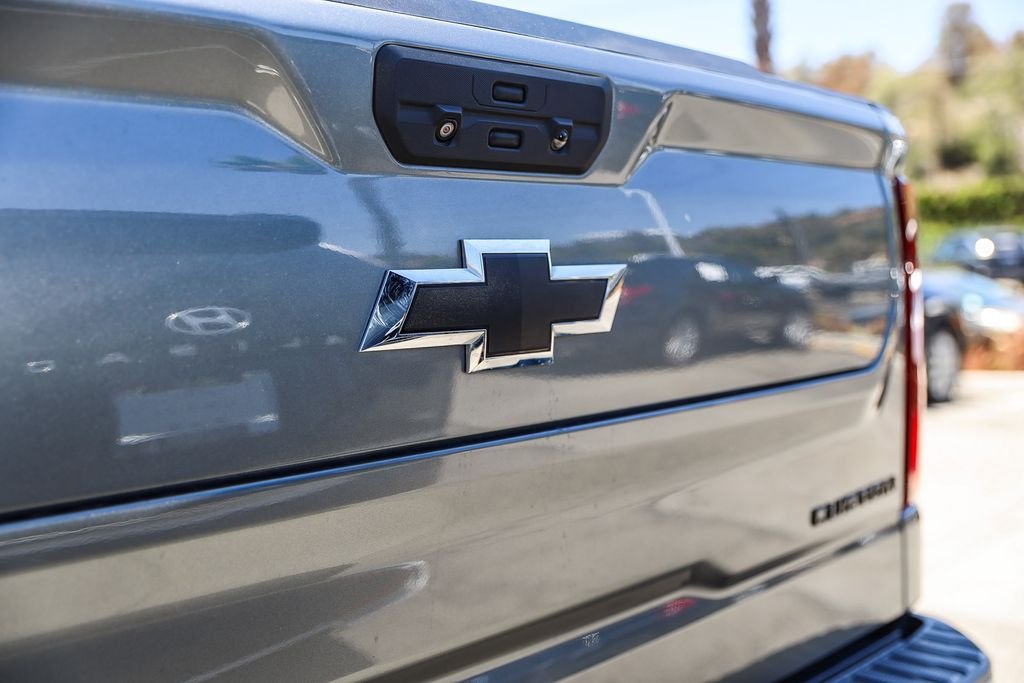 Used 2021 Gray Chevrolet Custom image 9