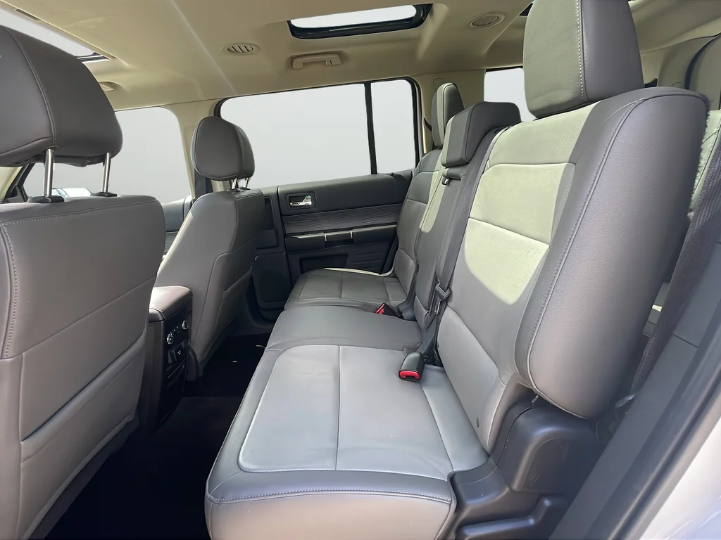 Used 2019 White Ford SEL image 27
