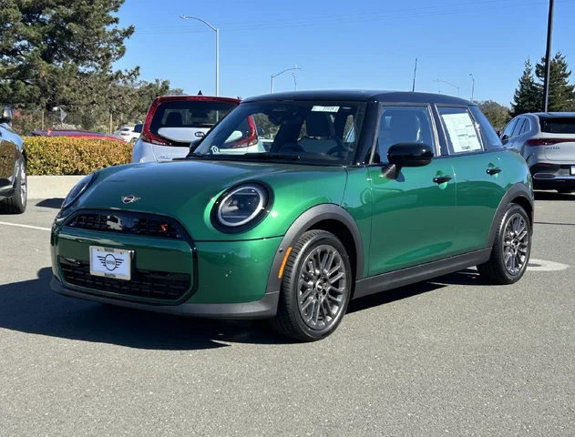 2027 MINI 4 Door Signature Plus