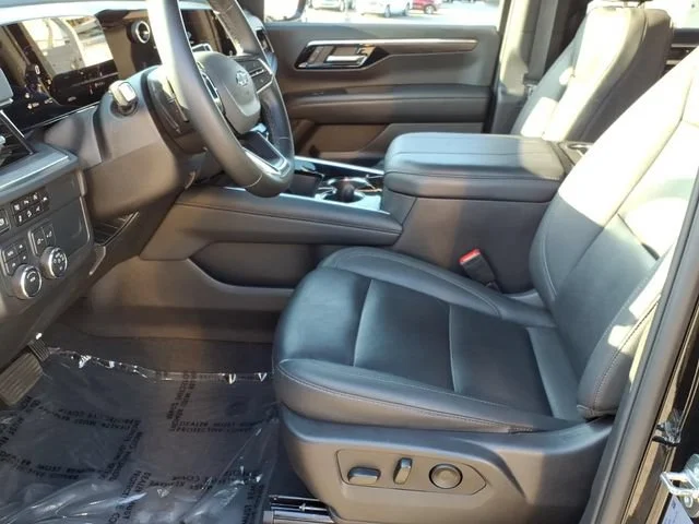 Used 2025 Black Chevrolet Z71 image 16