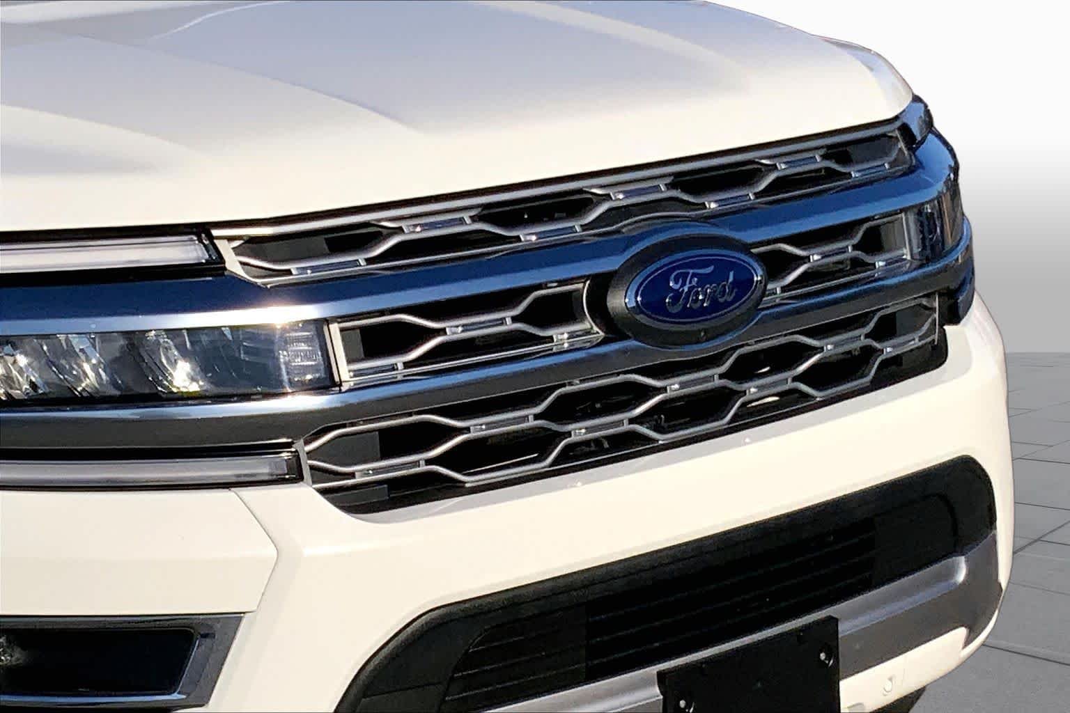 Used 2022 Star White Metallic Tri-Coat Ford Platinum image 26