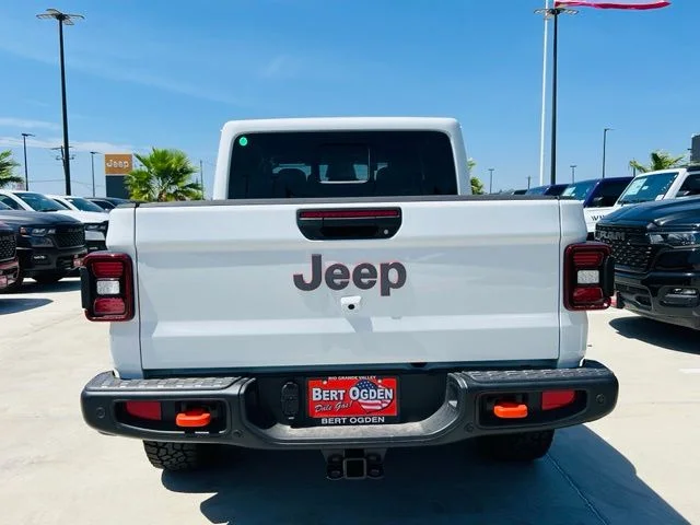 New 2026 Bright White Clear-Coat Exterior Paint Jeep Mojave image 5