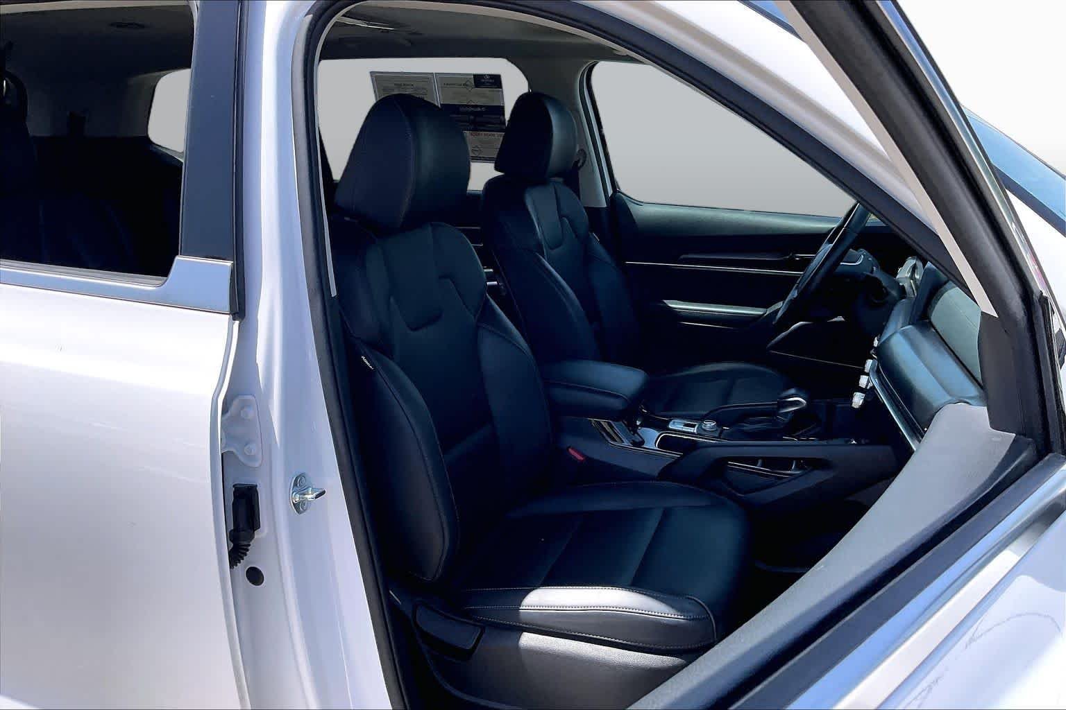 Used 2025 Glacial White Pearl Kia S image 8