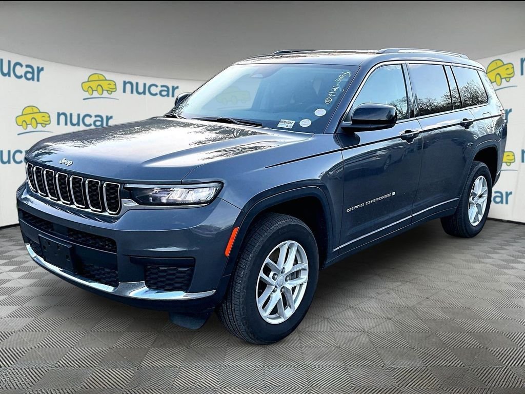 Used 2023 Gray Jeep Laredo image 2