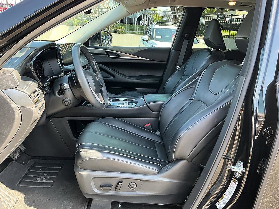 Used 2023 Mineral Black INFINITI LUXE image 12