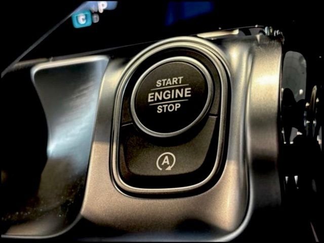 New 2026 Polar White Mercedes-Benz GLB 250 image 20