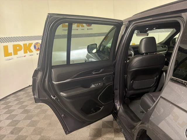 New 2026 Baltic Gray Metallic Clear-Coat Exterior Paint Jeep Limited image 26