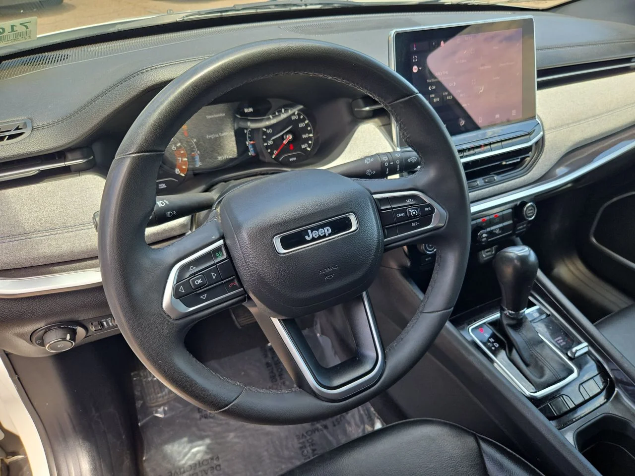 Used 2023 Bright White Clearcoat Jeep Latitude image 14