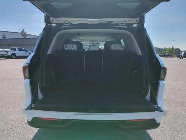 Used 2025 White Lincoln Reserve image 33