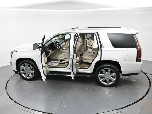 Used 2018 CRYSTAL WHITE TRICOAT Cadillac Luxury image 43