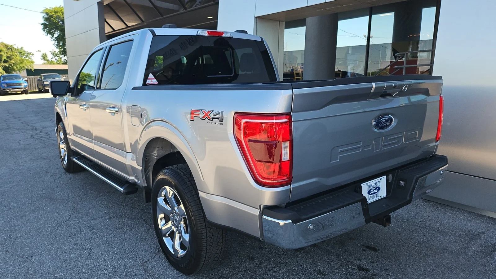 Used 2023 Silver Ford XLT image 3