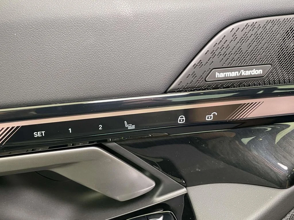 2026 BMW 5 Series 550e - Photo 31