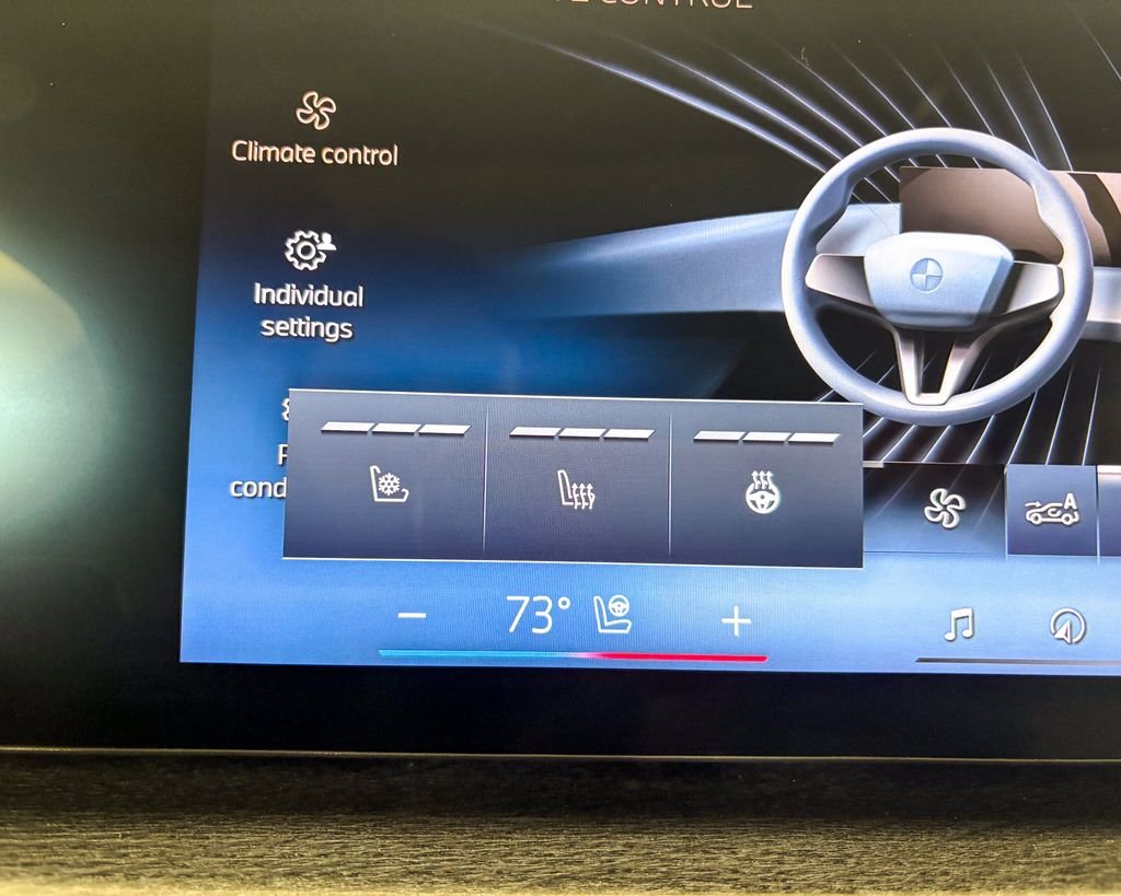 2025 BMW 7 Series 750e - Photo 42