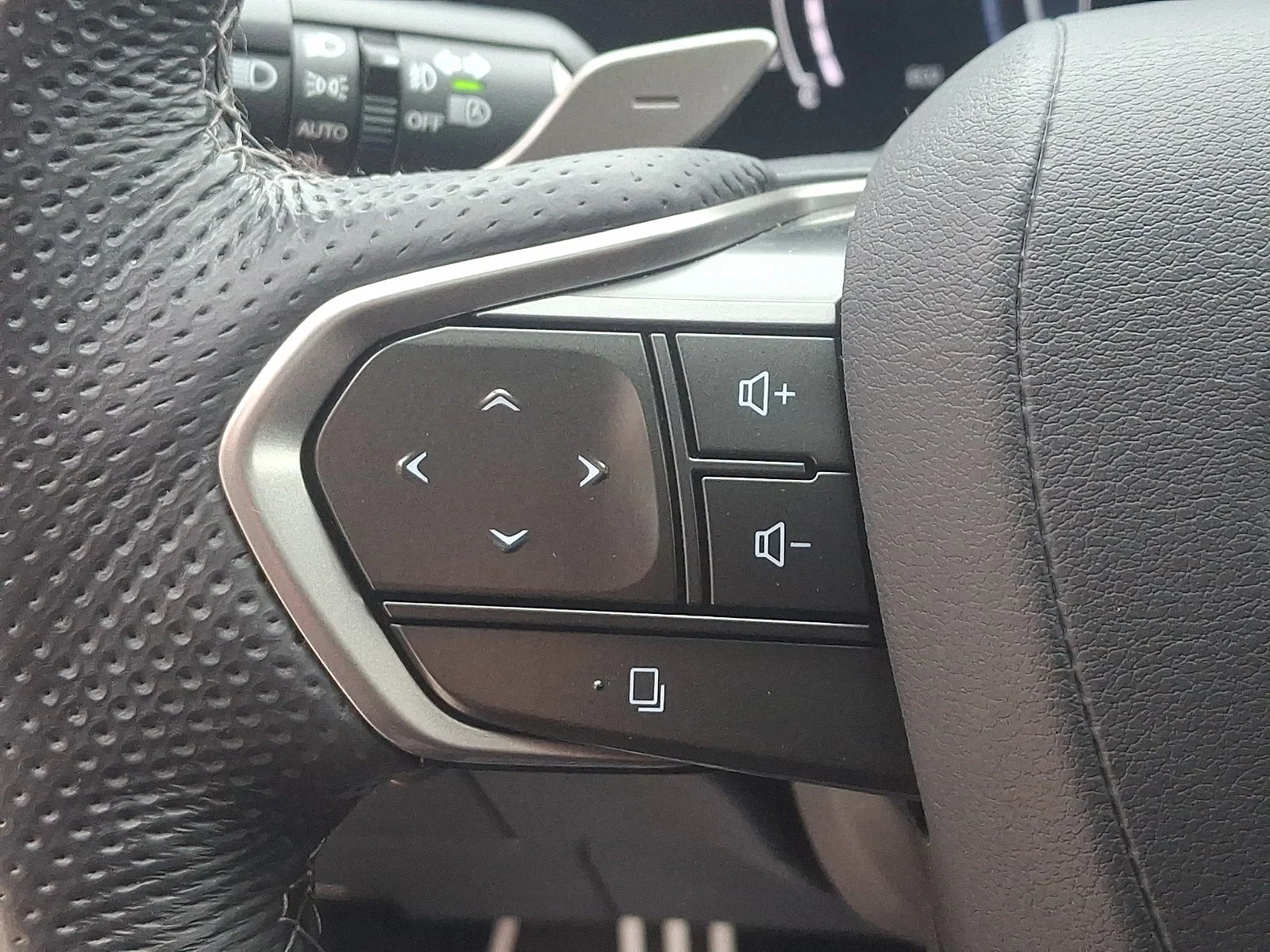 Certified Used 2024 OBSIDIAN Lexus  image 19