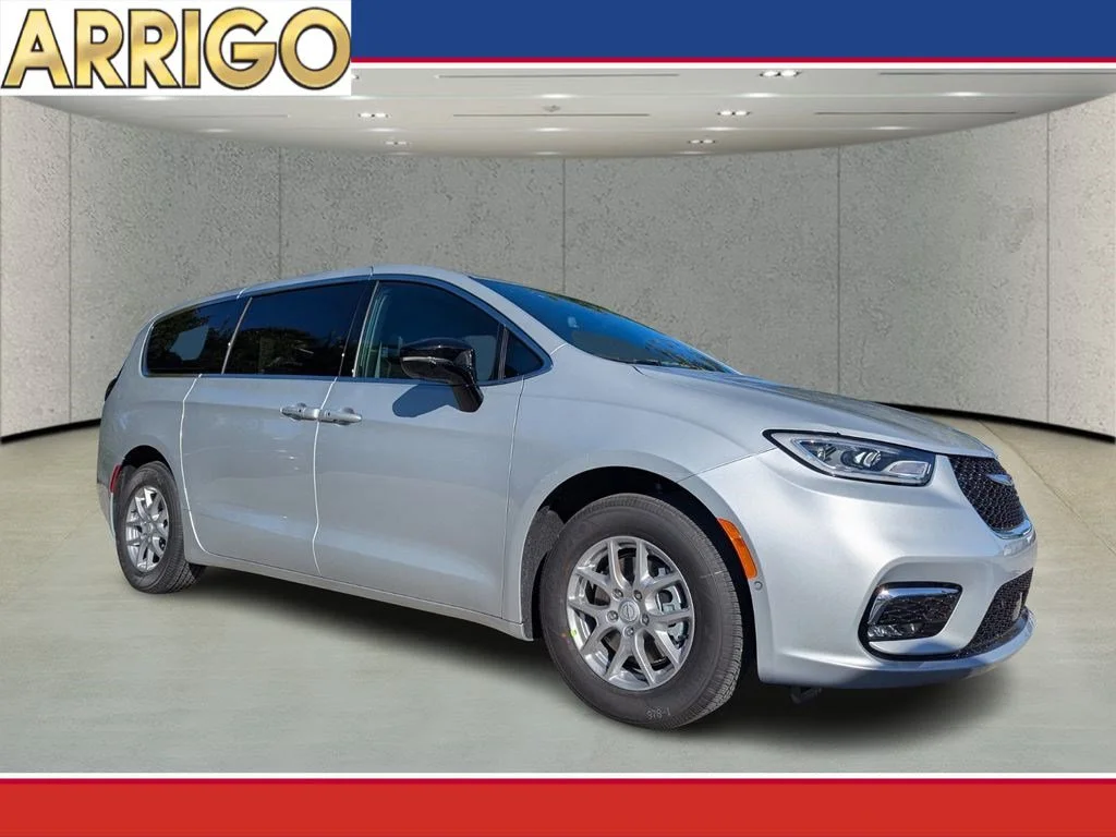 2026 Chrysler Pacifica Select's photo