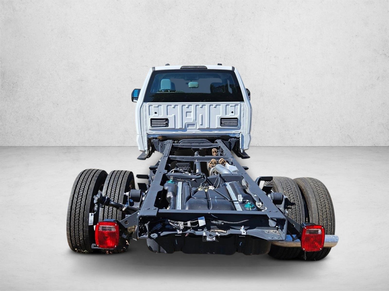2024 Ford F-450 Super Duty Chassis Cab XL - Photo 8