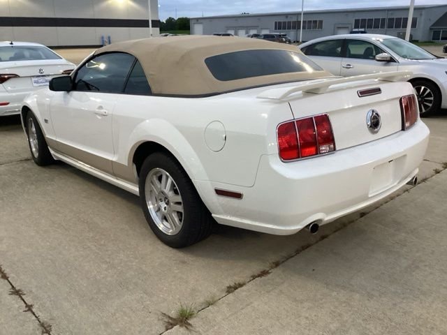 Used 2007  Ford GT Deluxe image 16