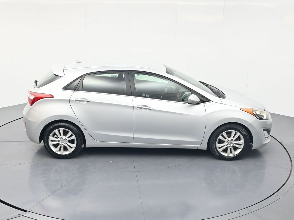 Used 2013 Shimmering Silver Metallic Hyundai Base image 38