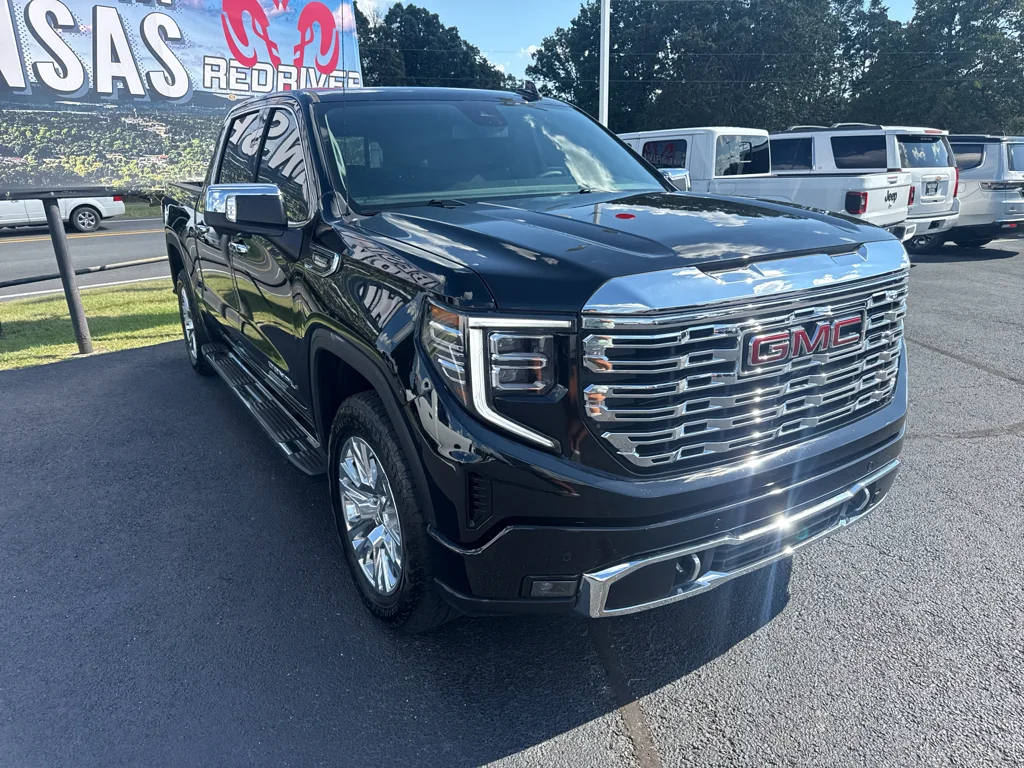 Used 2025 Onyx Black GMC Denali image 3