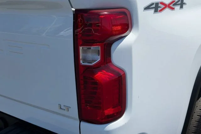 Used 2025 Summit White Chevrolet LT image 11