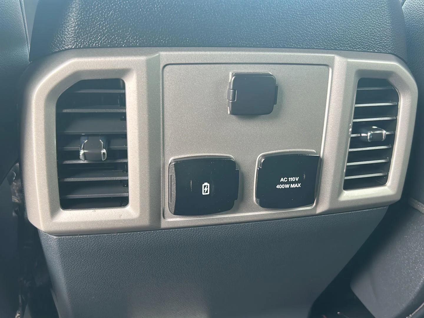 Used 2022 Oxford White Ford Lariat image 21