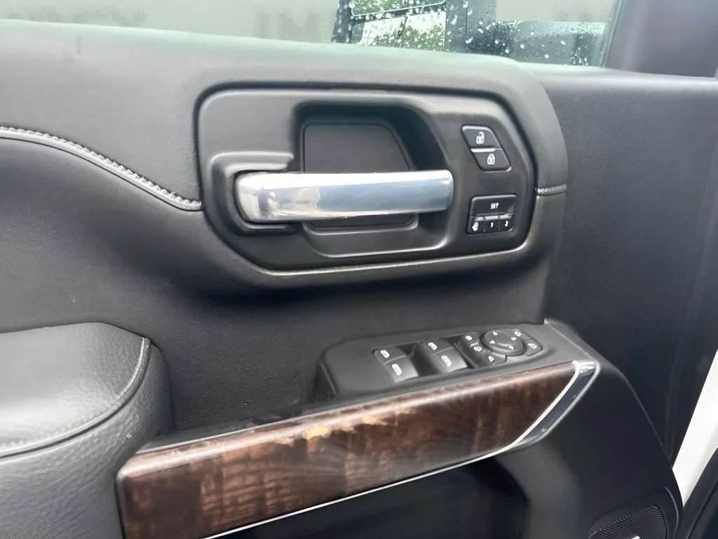 Used 2021 White GMC Denali image 19