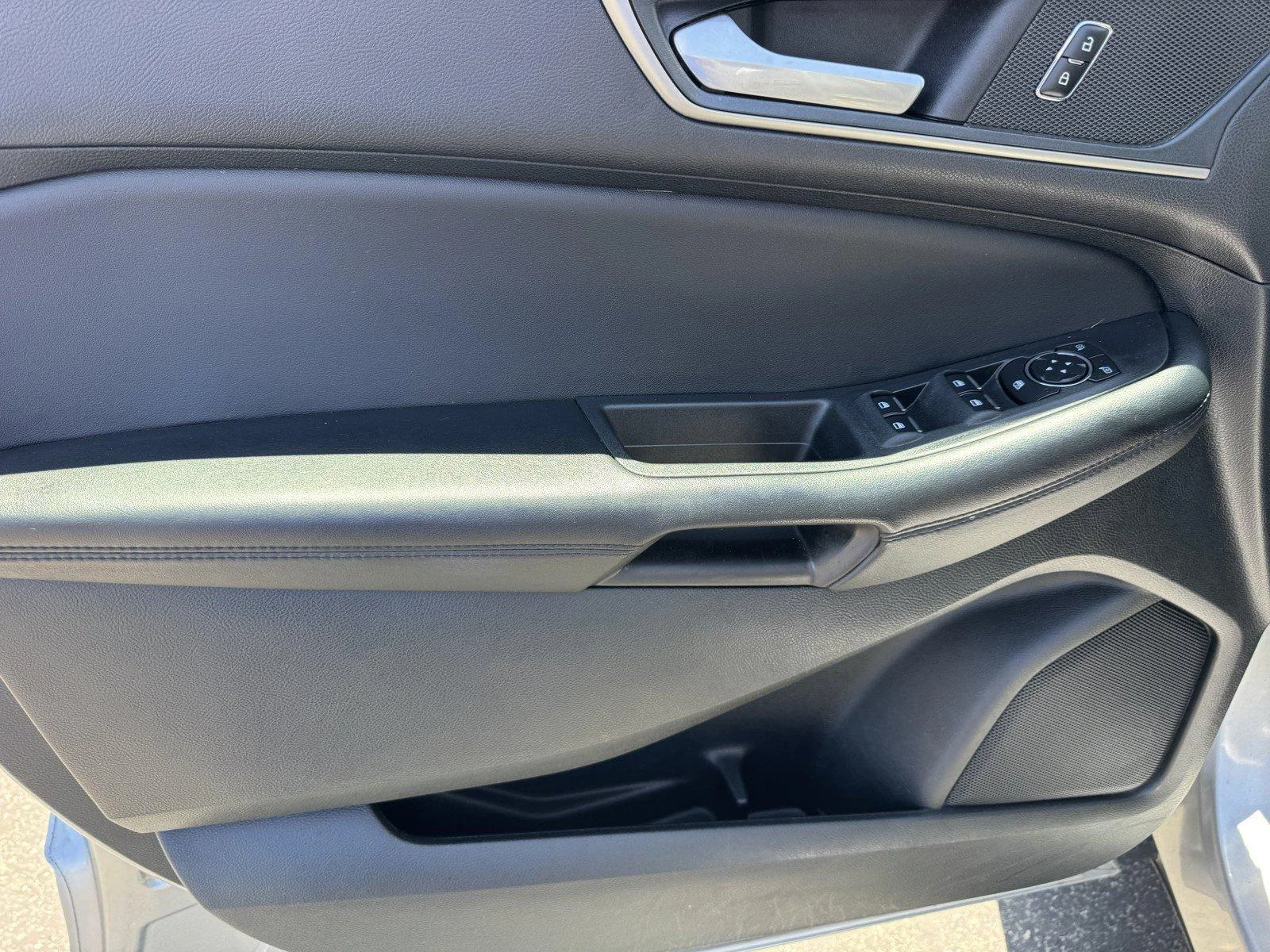 Used 2023  Ford SEL image 17