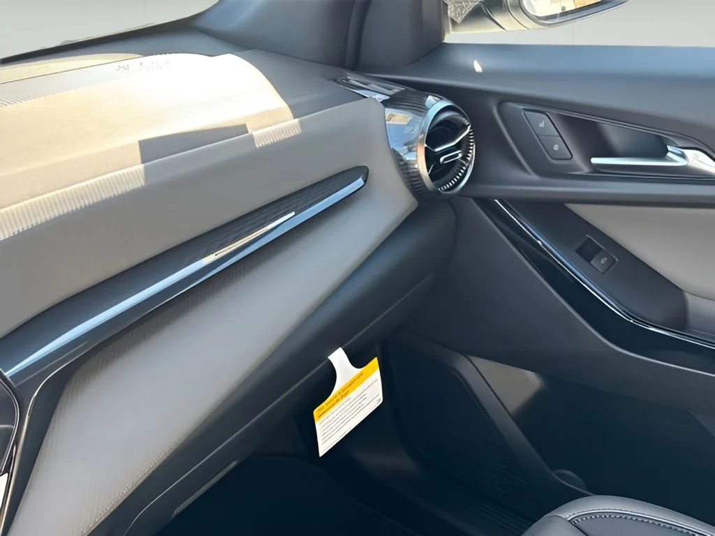 New 2027 Summit White Chevrolet LT image 22