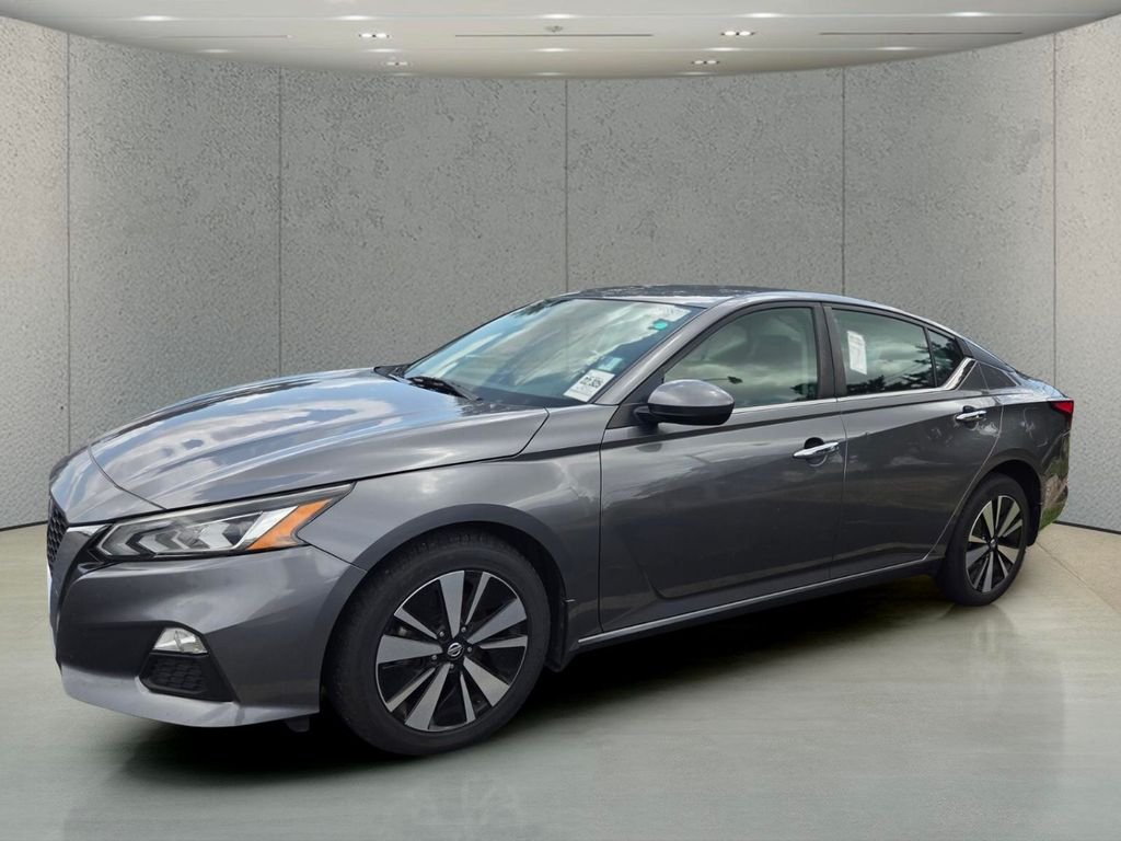 Used 2022 Gray Nissan 2.5 SV image 1
