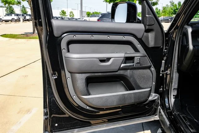 2025 Land Rover Defender V8 - Photo 62
