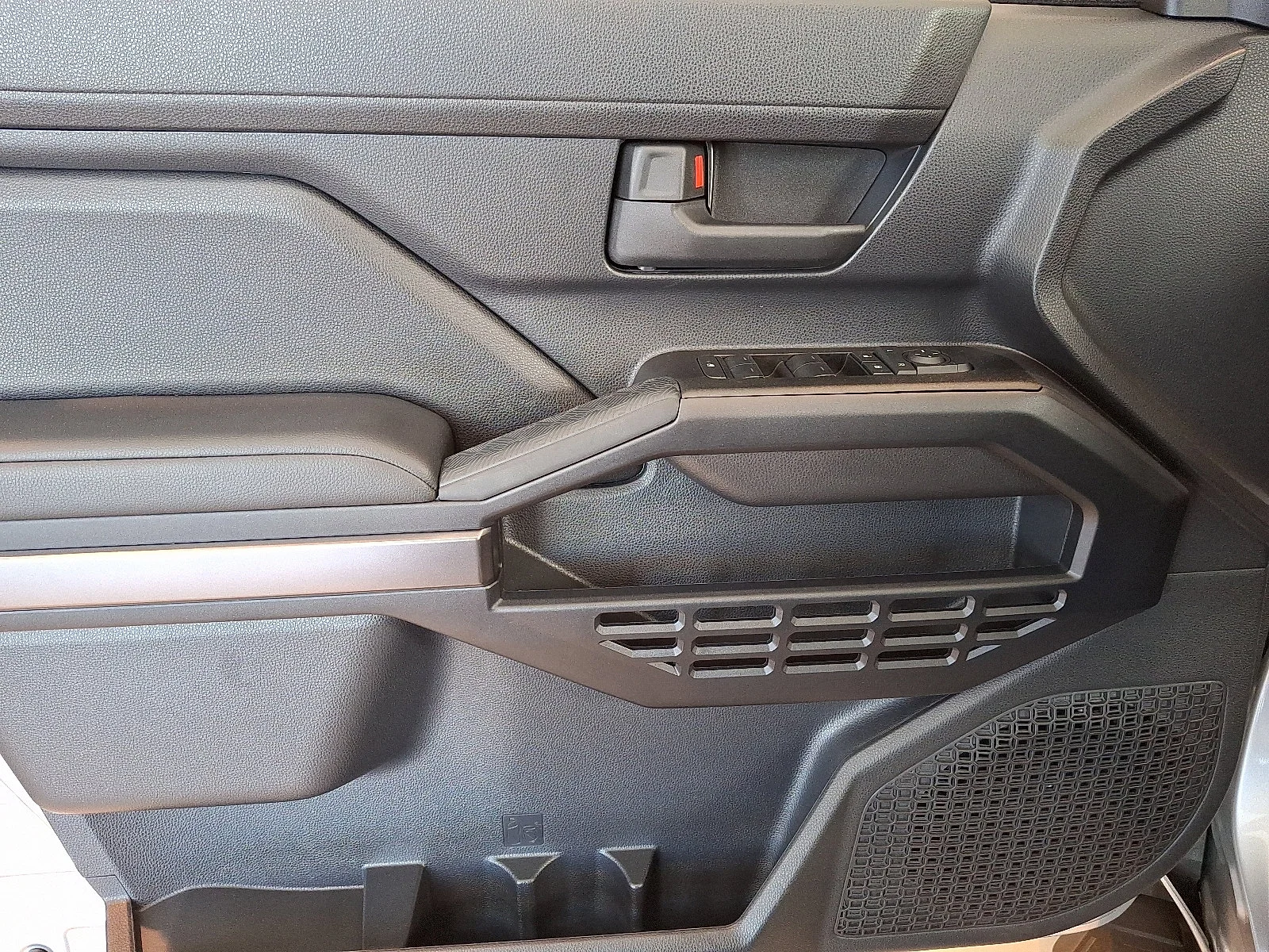 Used 2025 Cutting Edge - 1L0 Toyota SR5 image 11