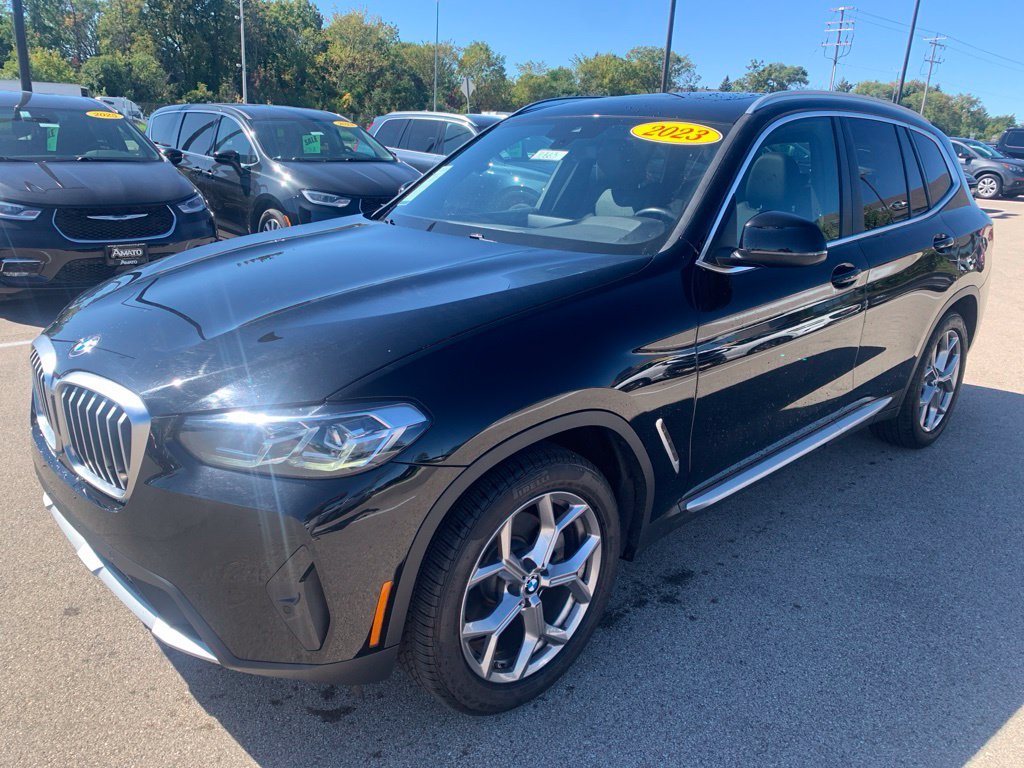 Used 2023 Black BMW xDrive30i image 3