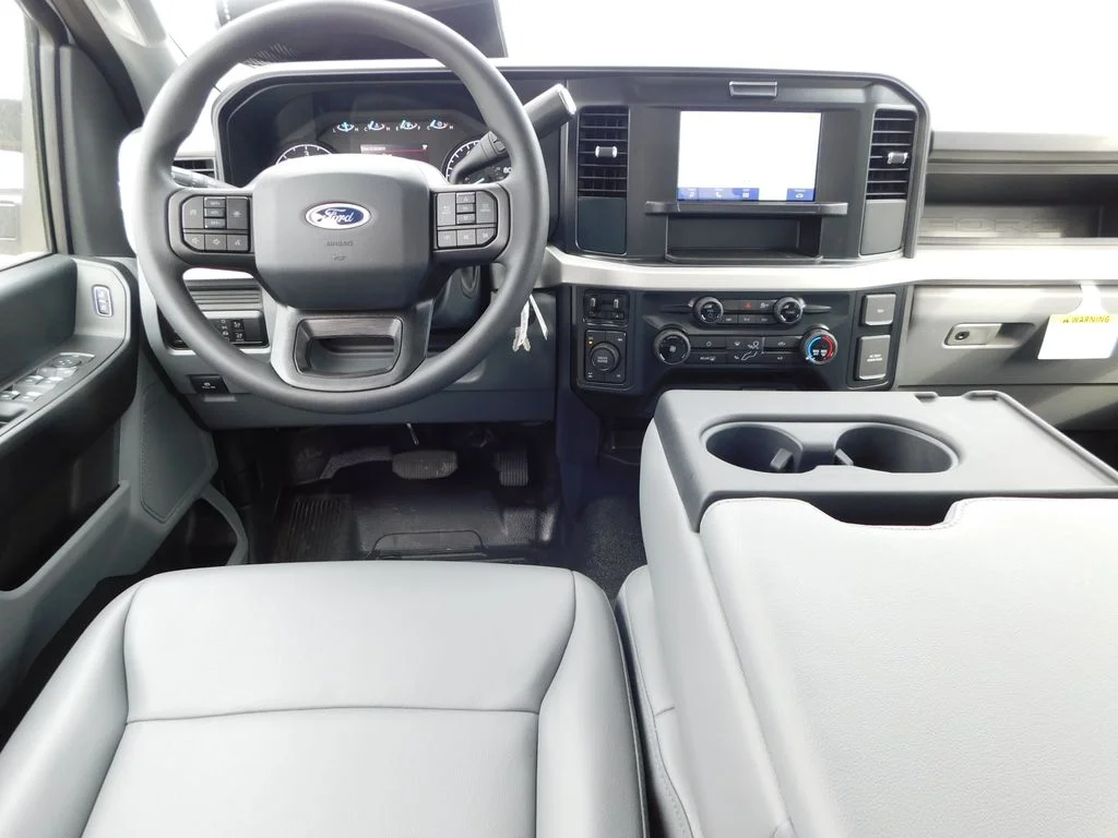 2025 Ford F-350 Super Duty Chassis Cab XL - Photo 17