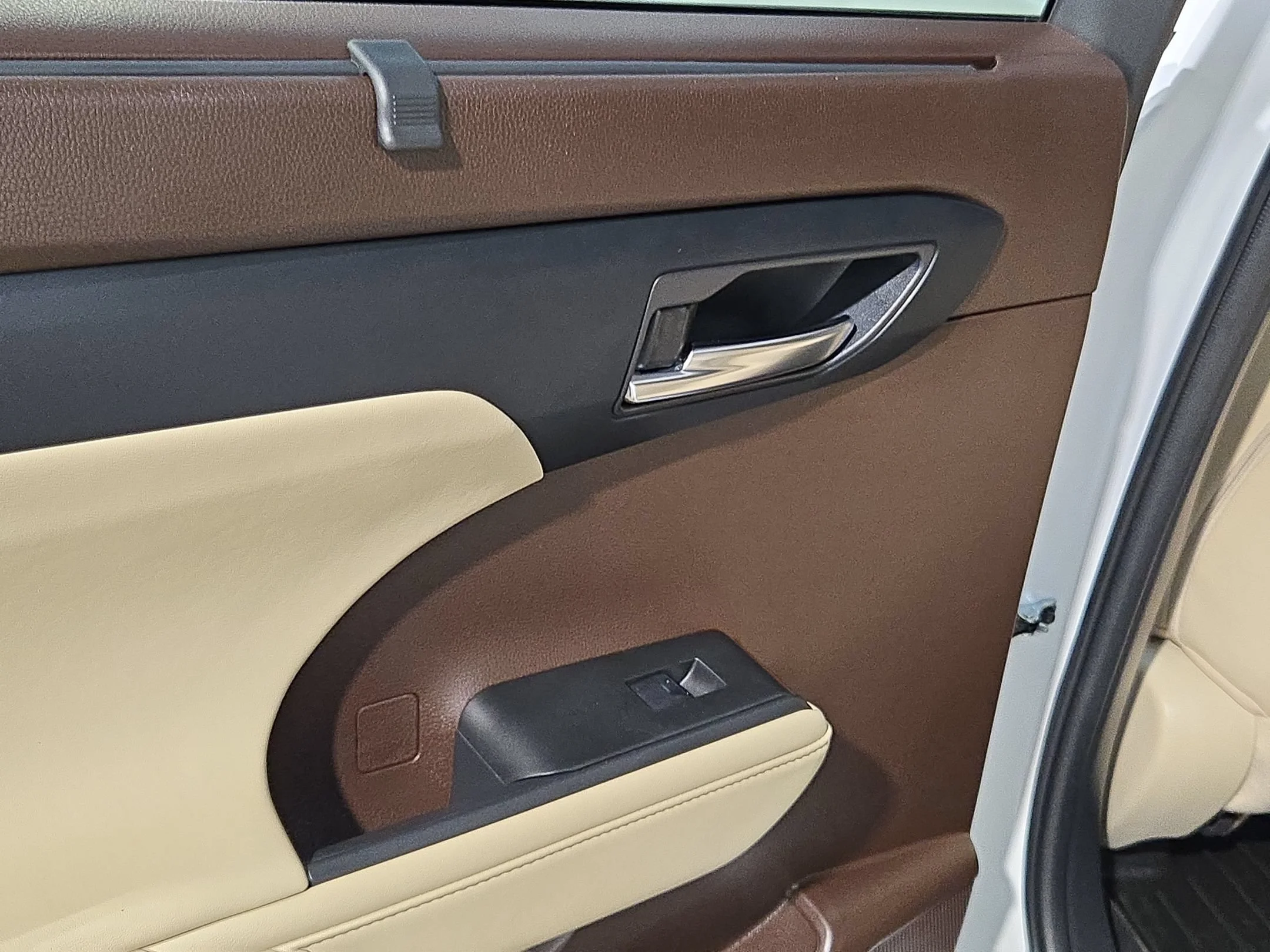 Used 2022 Wind Chill Pearl Toyota XLE image 35