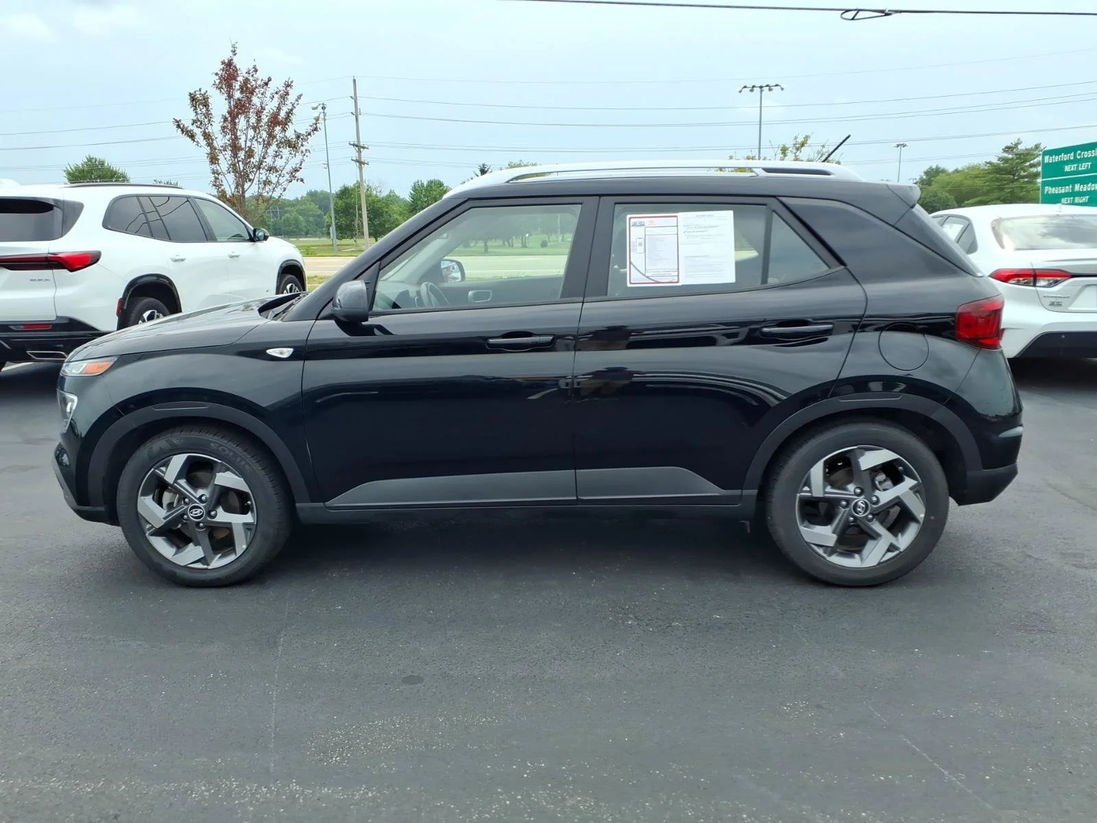 Used 2025 Onyx Black Hyundai SEL image 4