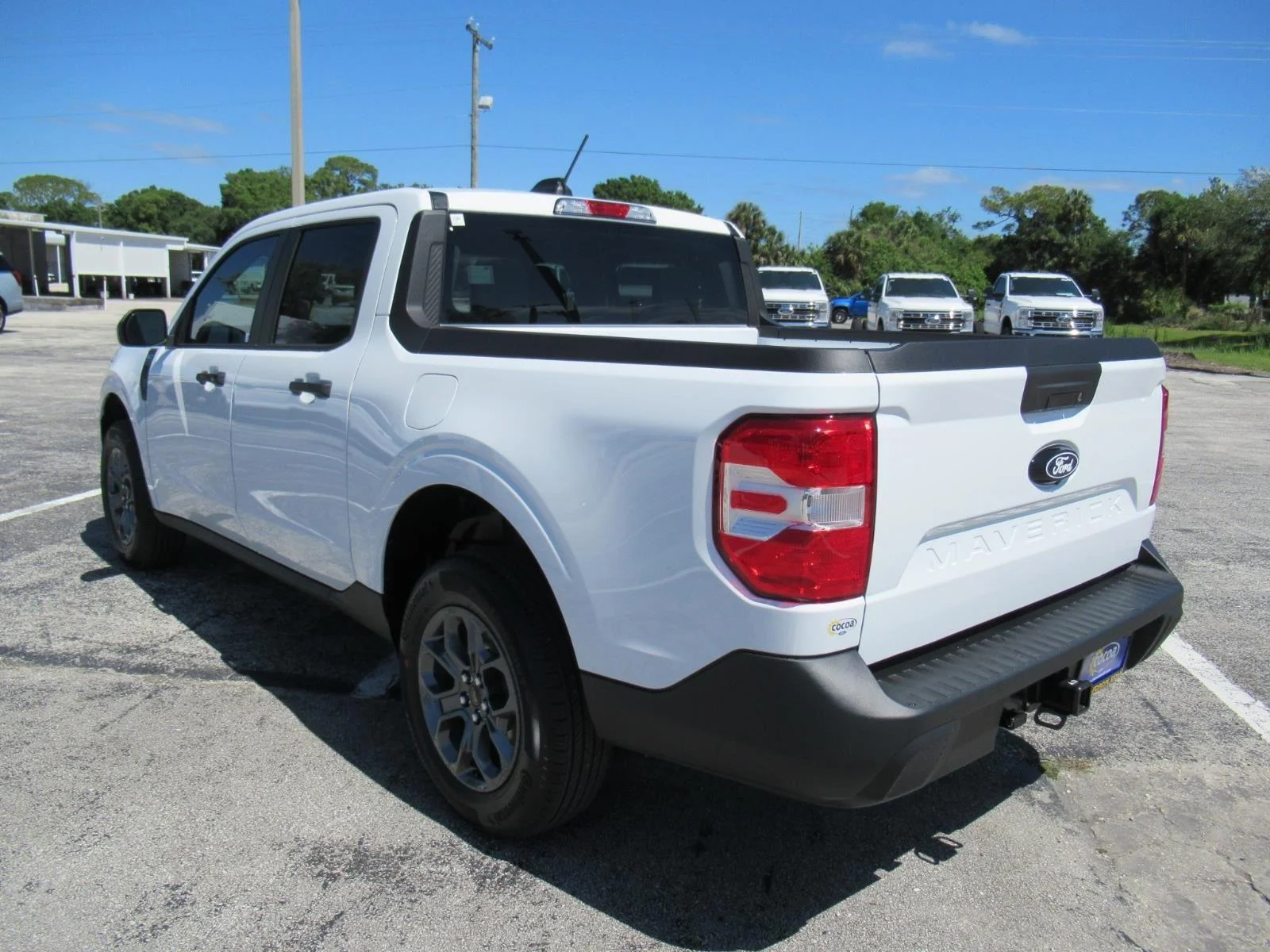 New 2026 Oxford White Ford XLT image 5