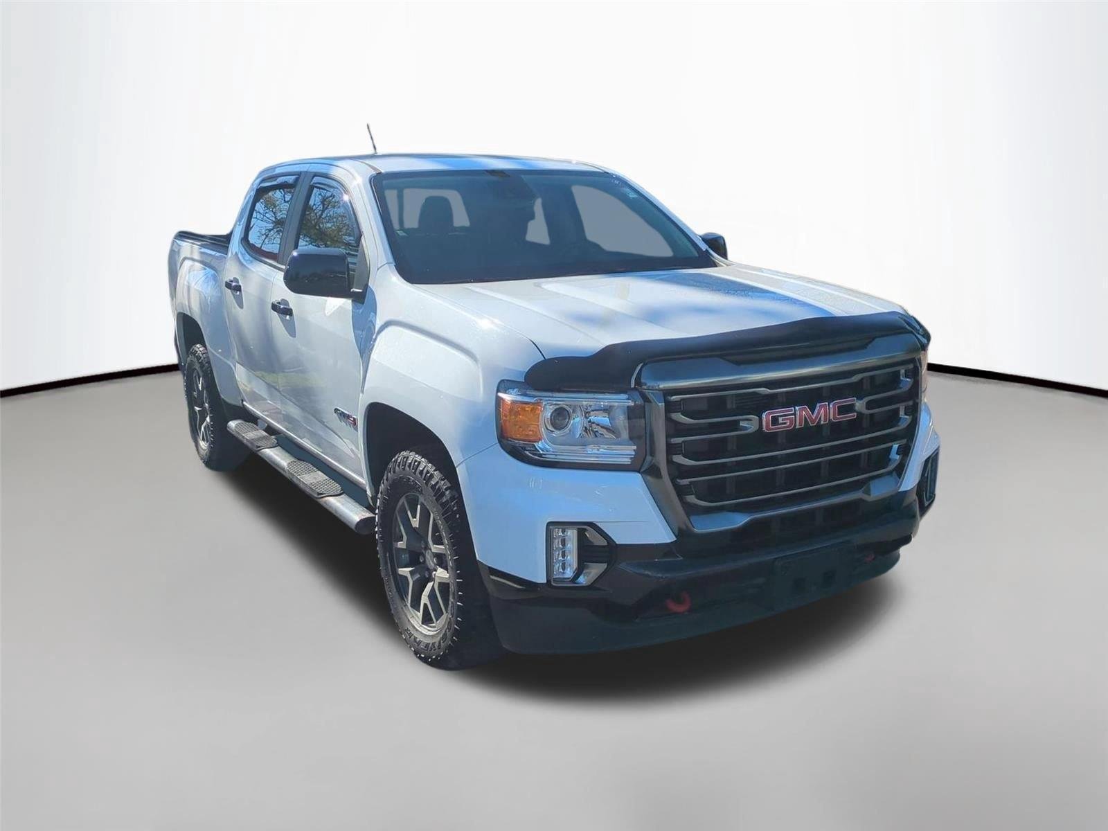 Used 2021 Summit White GMC 4WD AT4 w/Leather image 3
