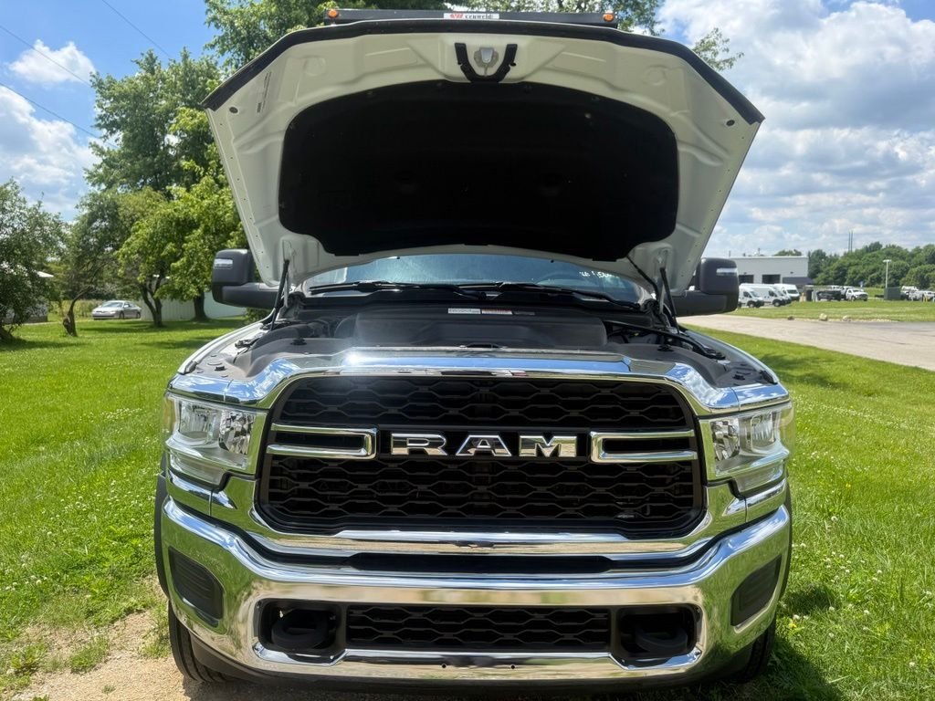 New 2024 Bright White Clear-Coat Exterior Paint RAM Tradesman image 48