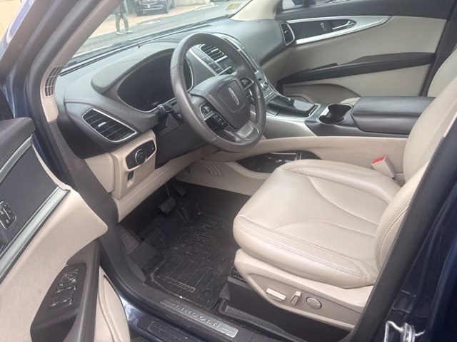 Used 2019 Blue Lincoln Standard image 9