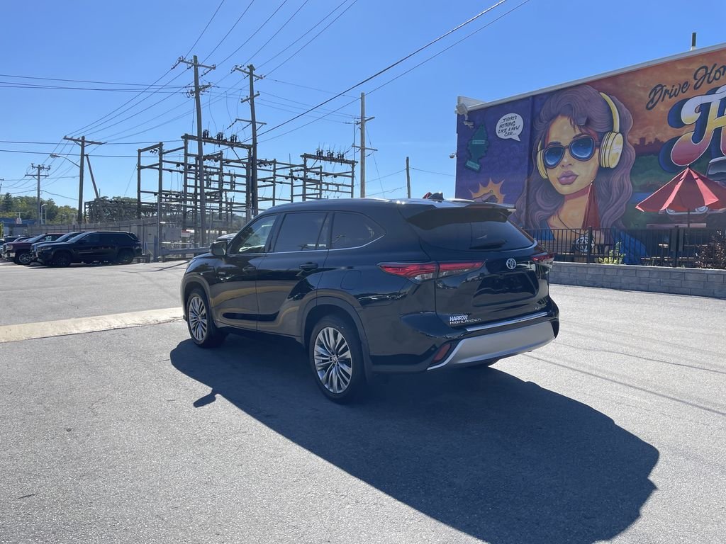 Used 2021 Black Toyota Platinum image 3
