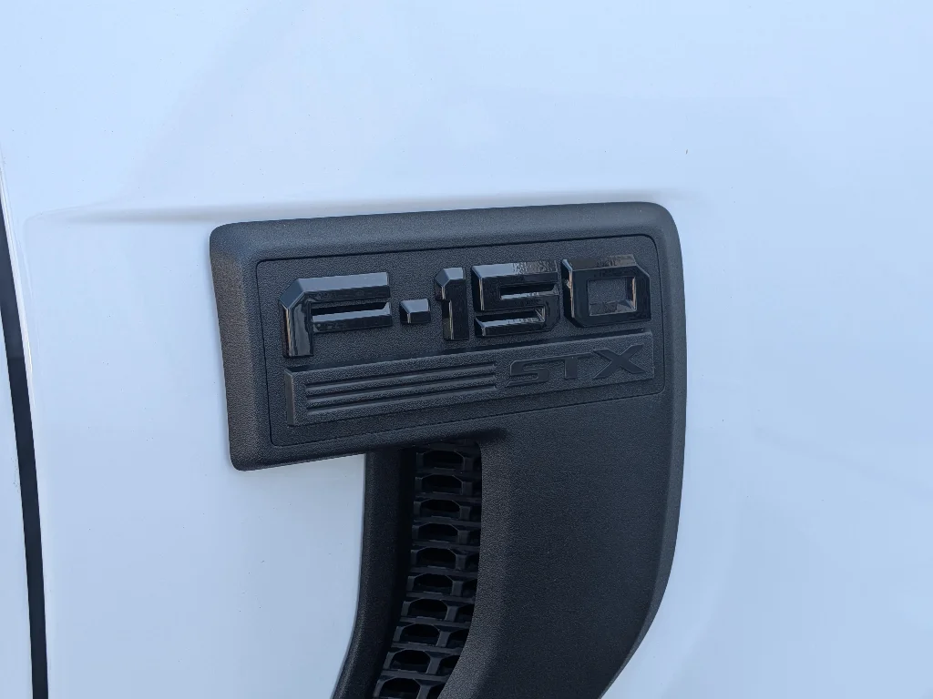 Used 2023 Oxford White Ford XL image 27
