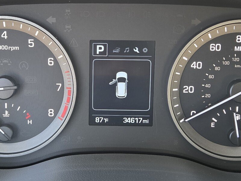 Used 2018 Molten Silver HYUNDAI VALUE FWD image 25