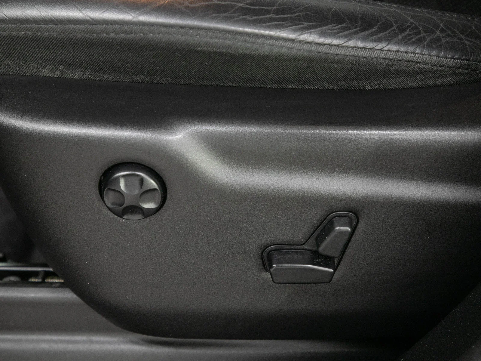 Used 2018 Granite Crystal Metallic Clearcoat Jeep Altitude image 23