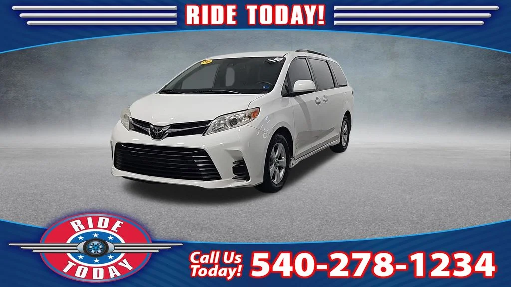 2019 Toyota Sienna LE V6 7-Passenger Access Seat's photo