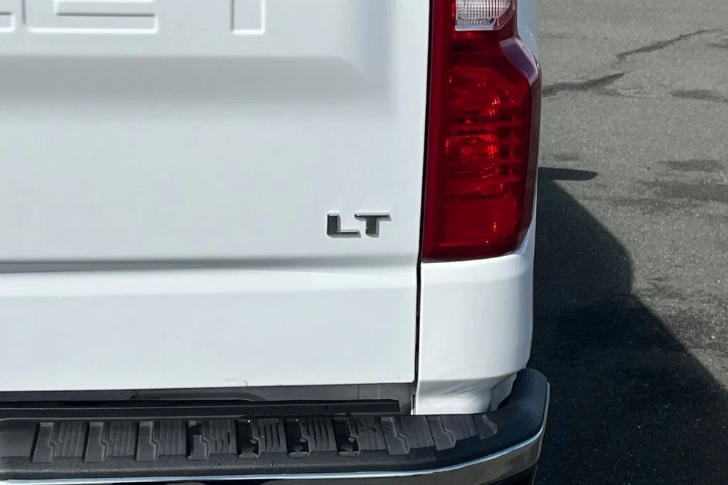 Used 2025 White Chevrolet LT image 11
