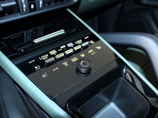 2025 Porsche Cayenne S - Photo 14