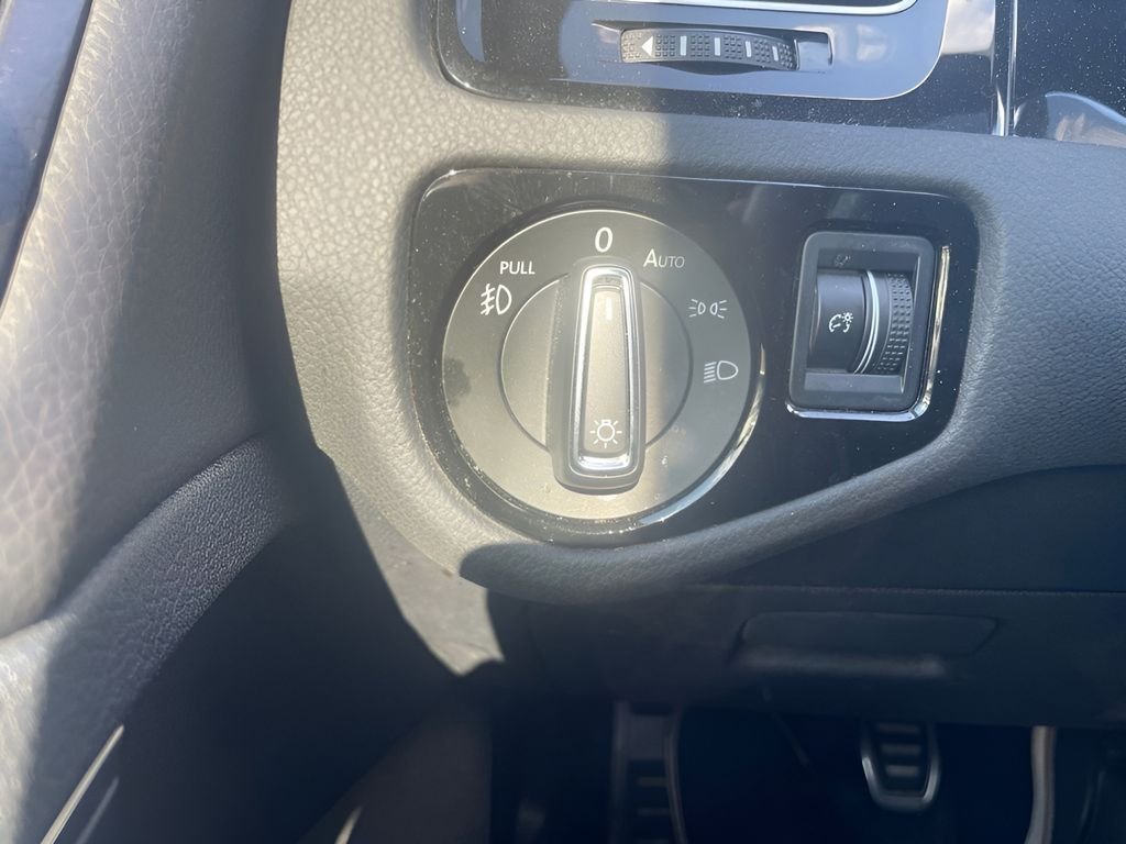 Used 2018 White Volkswagen 2.0T S image 20