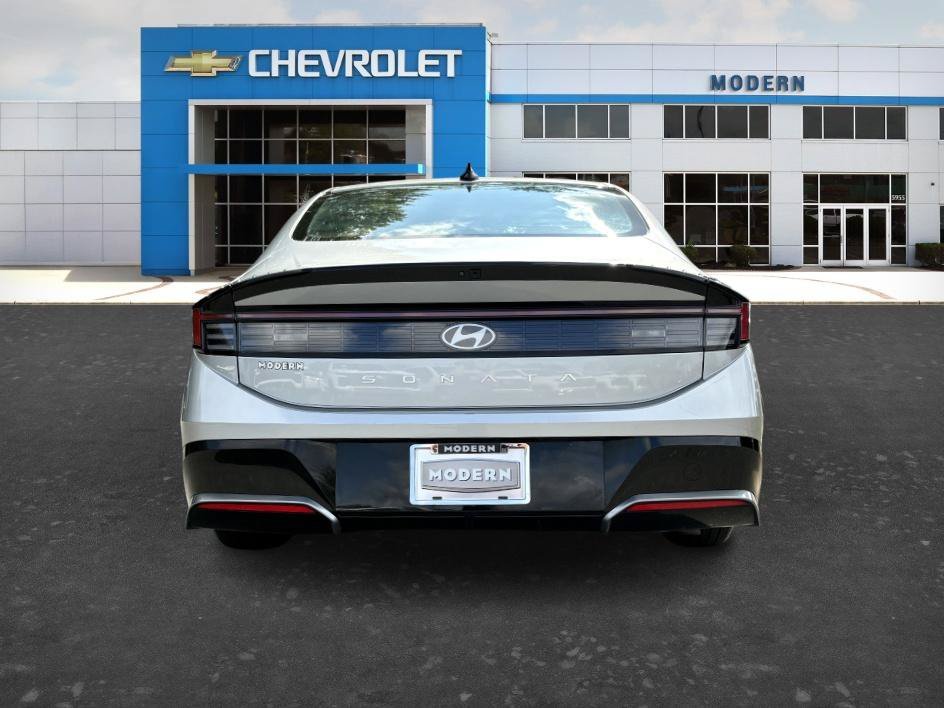 Used 2025 Aero Silver Hyundai SEL image 4