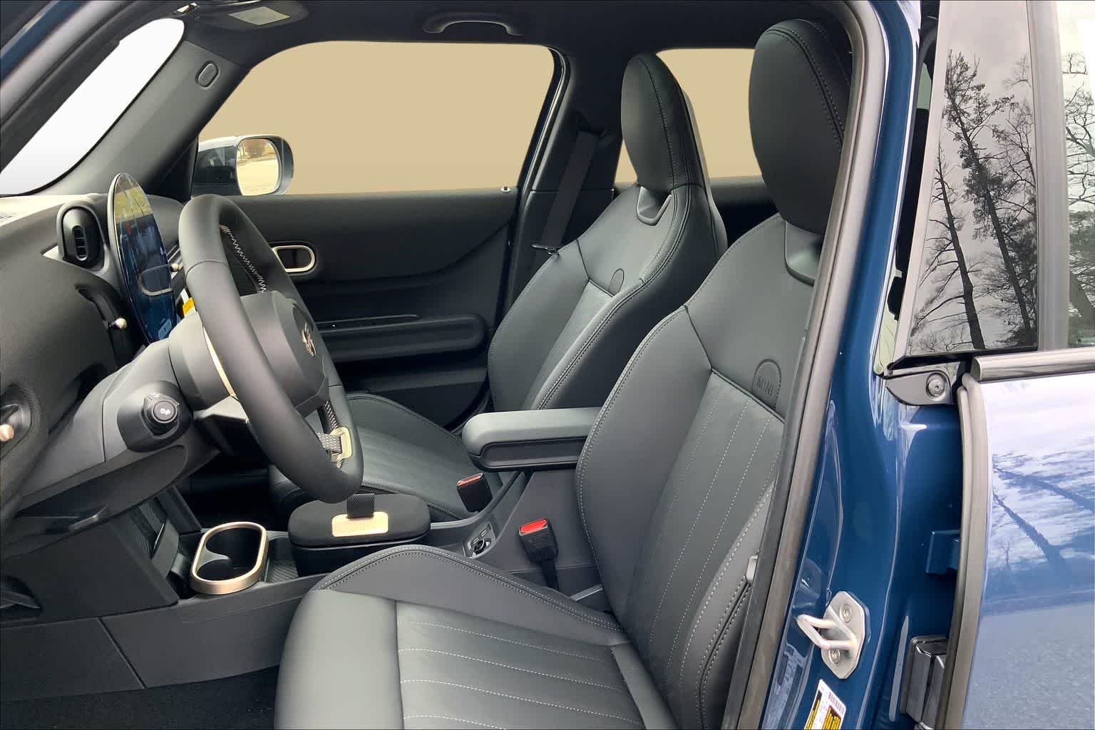 New 2026 Indigo Sunset Blue Metallic MINI Signature Plus image 9