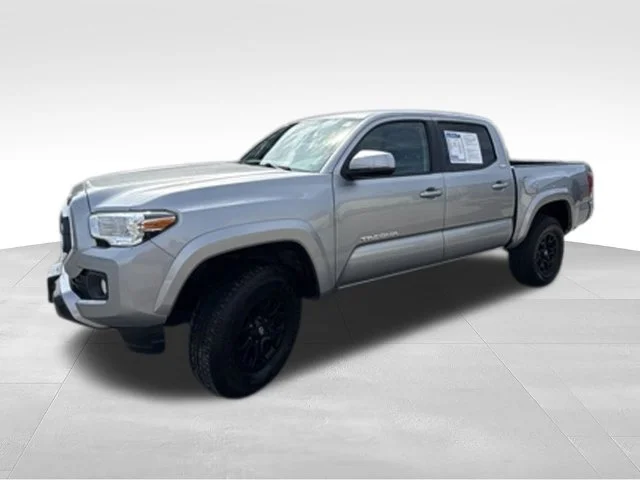 Used 2020 Silver Toyota SR5 image 3
